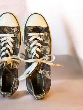 Converse Low Top Sneakers in Black, White & Gray